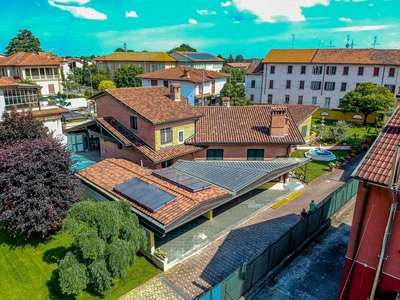 Prestigiosa villa di 350 mq in vendita, Castel Rozzone, Lombardia