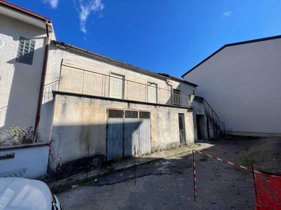 Rustico-Casale-Corte in Vendita ad Marsicovetere - 90000 Euro
