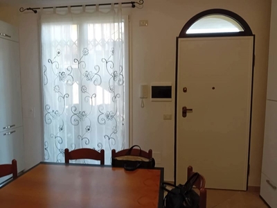 Trilocale in Vendita a Ravenna, 165'000€, 83 m², arredato