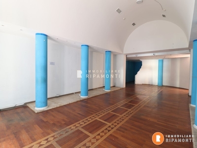 Ufficio in Affitto a Lecco, 900€, 85 m²