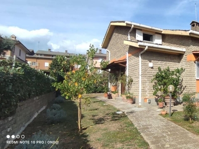 Villa bifamiliare in vendita a Manziana