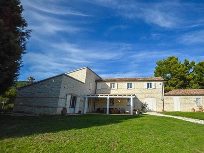 Villa di 370 mq in vendita Sirolo, Marche