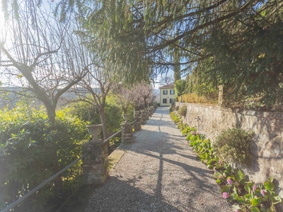 Villa in vendita a Leggiuno Varese