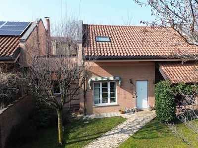 Villa in Via a. Volta 22 a Ceriano Laghetto