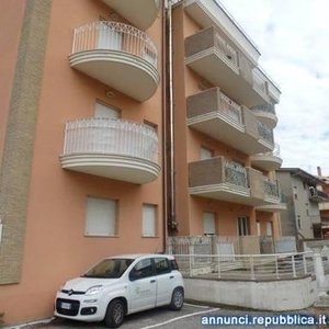 Appartamenti Alba Adriatica Via Adriatica 45 cucina: A vista,