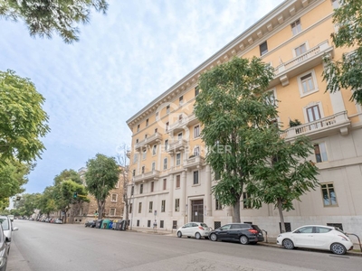 Appartamento in Affitto a Bari, zona Murat, 1'200€, 160 m²