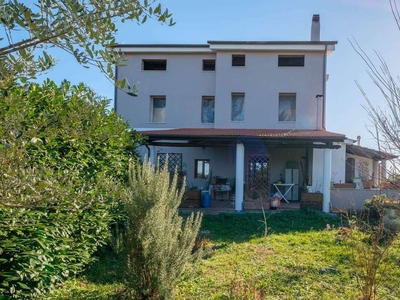 Appartamento in vendita 3 Stanze da letto a Canale Monterano