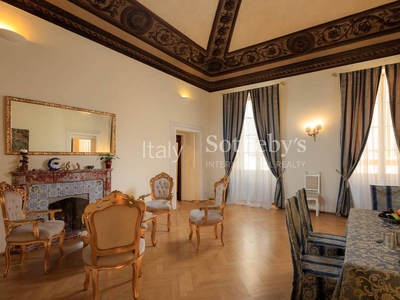 Appartamento in vendita 5 Stanze da letto a Siena