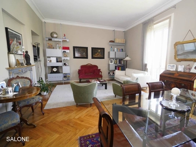 Appartamento in vendita 6 Stanze da letto a Torino