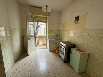 Appartamento in Vendita a Ascoli Piceno, zona Campo Parignano, 90'000€, 100 m²