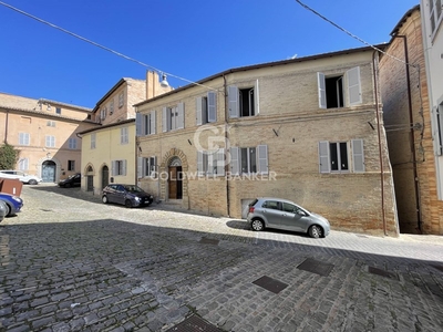 Appartamento in Vendita a Fermo, 920'000€, 633 m²