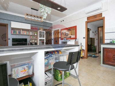 Appartamento in Vendita a Genova, zona Rivarolo, 79'000€, 90 m²