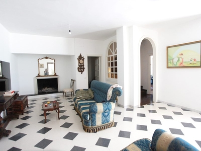 Appartamento in Vendita a Lecce, zona salesiani, 380'000€, 350 m²