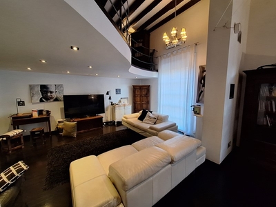 Appartamento in Vendita a Palermo, 450'000€, 223 m²