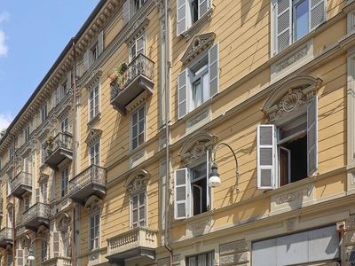 Appartamento in Vendita a Torino, zona Centro, 510'000€, 170 m²