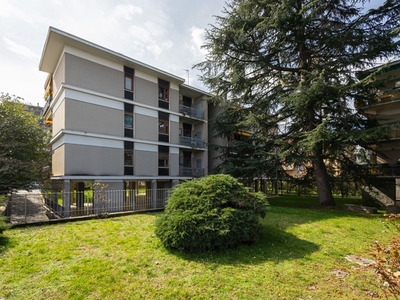 Appartamento in Vendita a Torino, zona Parella, 380'000€, 190 m², con Box