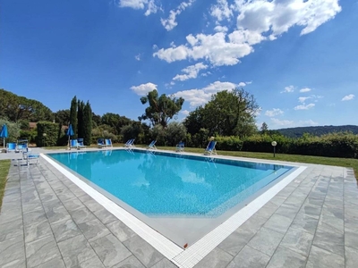 Bella casa vacanze con piscina condivisa