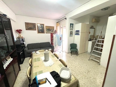 Bilocale in Vendita a Napoli, 175'000€, 85 m²