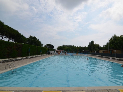 Casa a Lido Di Dante con piscina