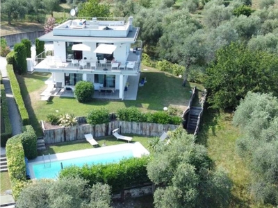 Casa Bougainville with pool and lake view