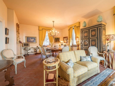 Casa in vendita 7 Stanze da letto a Caprino Veronese