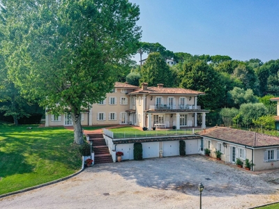 Casa in vendita 6 Stanze da letto a Padenghe Sul Garda