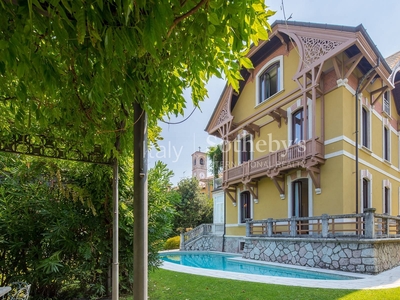 Casa in vendita in Porto Valtravaglia, Italia