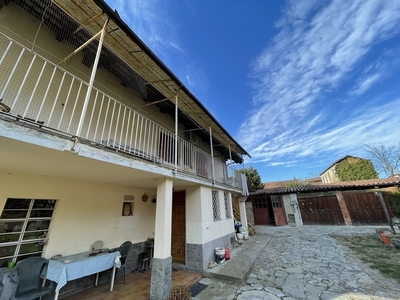 Casa indipendente in vendita 12 Stanze da letto a Cossano Belbo