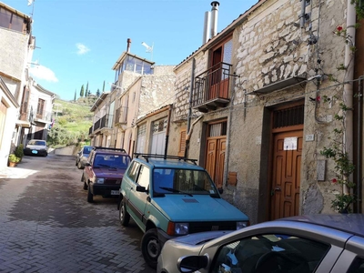 Casa indipendente in vendita 2 Stanze da letto a Chiusa Sclafani