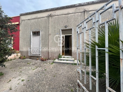 Casa indipendente in vendita 3 Stanze da letto a Squinzano