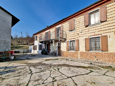 Casa indipendente in vendita 4 Stanze da letto a Casale Monferrato