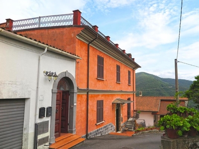 Casa indipendente in vendita 4 Stanze da letto a Podenzana