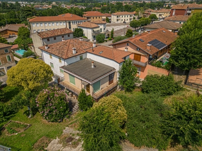 Casa indipendente in vendita 5 Stanze da letto a Sant'ambrogio Di Valpolicella