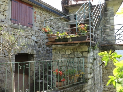 Casa semi indipendente in vendita 3 Stanze da letto a Villafranca In Lunigiana