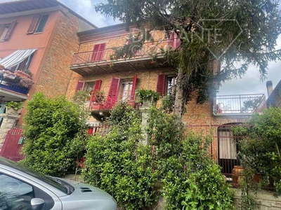 Casa semi indipendente in vendita 4 Stanze da letto a Castiglione Del Lago