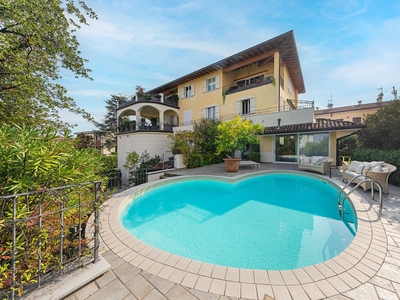 Casa semi indipendente in vendita 4 Stanze da letto a Desenzano Del Garda