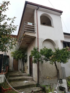 Casa semi indipendente in Via San Mauro in zona San Mauro a Alvignano