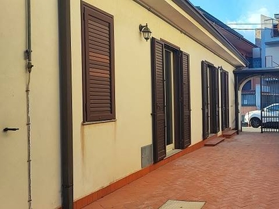 Casa singola in Via Primoti a Aci Sant'Antonio