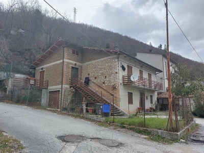 Casa singola in Via Schiagni Snc a Nocera Umbra