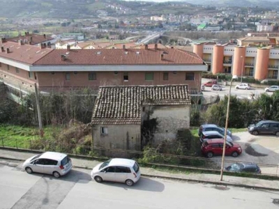 Casale in Vendita a Benevento, 160'452€, 534 m²