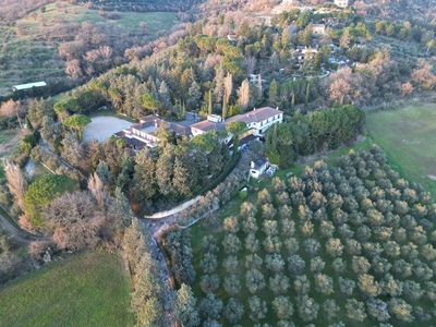 Hotel in vendita 43 Stanze da letto a Magione