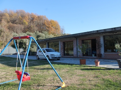 Immobile commerciale in vendita a Casola In Lunigiana