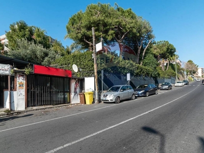 Immobile commerciale in vendita a Gravina Di Catania