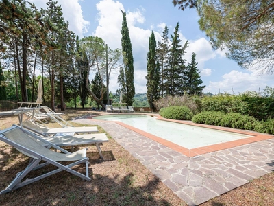 Moderna Casa Vacanze a Montaione con Giardino