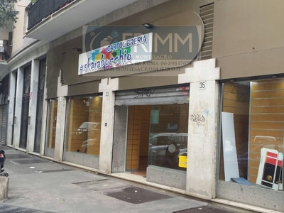 Negozio in Affitto a Roma, 2'000€, 130 m², arredato