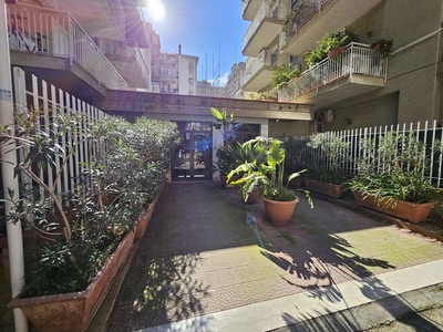 Quadrilocale in Affitto a Palermo, 700€, 90 m²