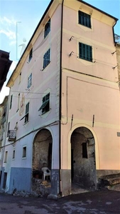 Quadrilocale in Piazza Sant'Antonio in zona Lavina a Rezzo