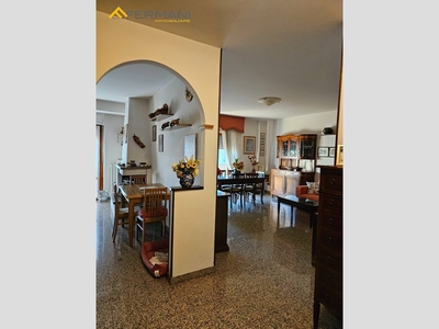 Quadrilocale in Vendita a Ascoli Piceno, zona Monticelli, 138'000€, 115 m²