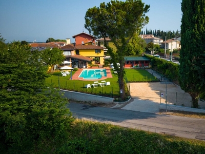 Residence in vendita 7 Stanze da letto a Peschiera Del Garda