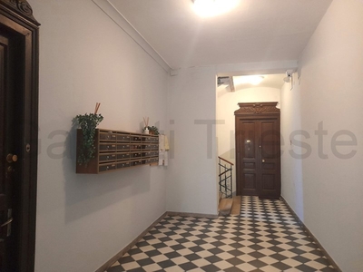 Trilocale in Affitto a Trieste, 730€, 96 m², arredato